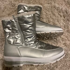 Silver Quilted Winter Snow Boots faux fur inside